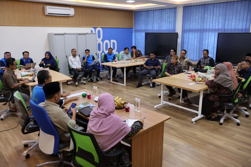 Ketua dan Sekretaris Jurusan Bahasa dan Sastra Arab (BSA) UIN Siber Syekh Nurjati Tandatangani Pakta Integritas di Hadapan Rekor