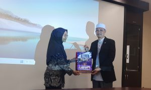 Mahasiswa BSA IAIN Cirebon sampaikan presentasi di UniSHAMS, Malaysia